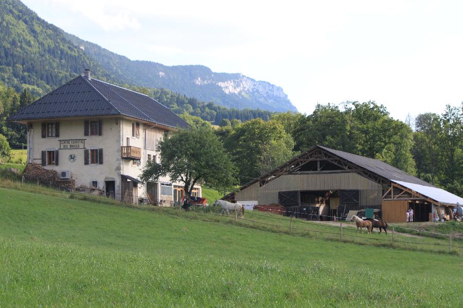 gite equestre Lescheraines Savoie Centre questre des Bauges