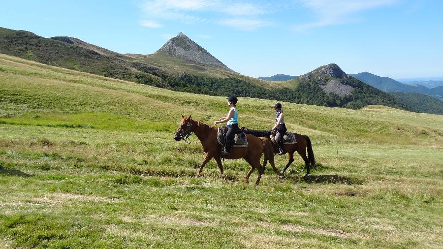 randonnee cheval cantal