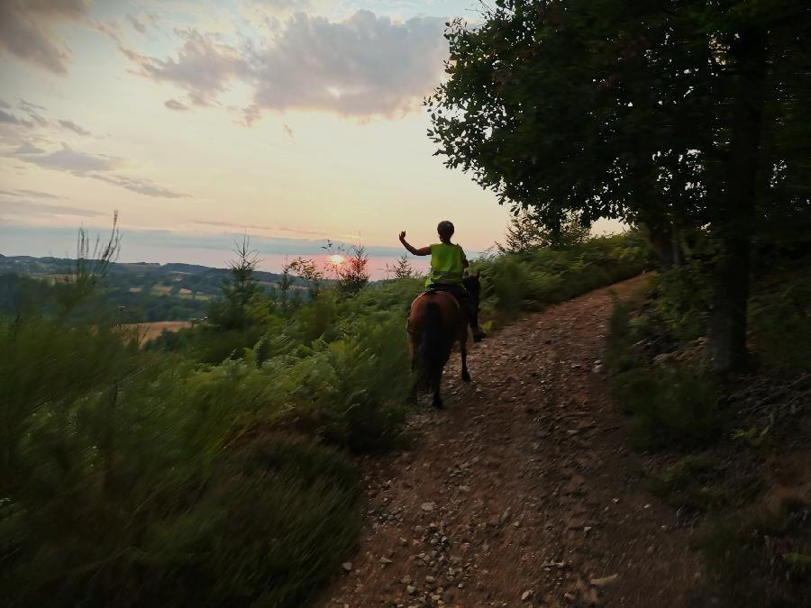 Balade  cheval Allier Montagne Bourbonnaise photo 6