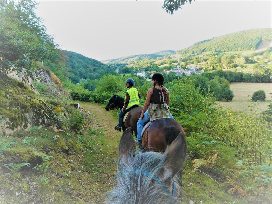 Balade  cheval Allier Montagne Bourbonnaise