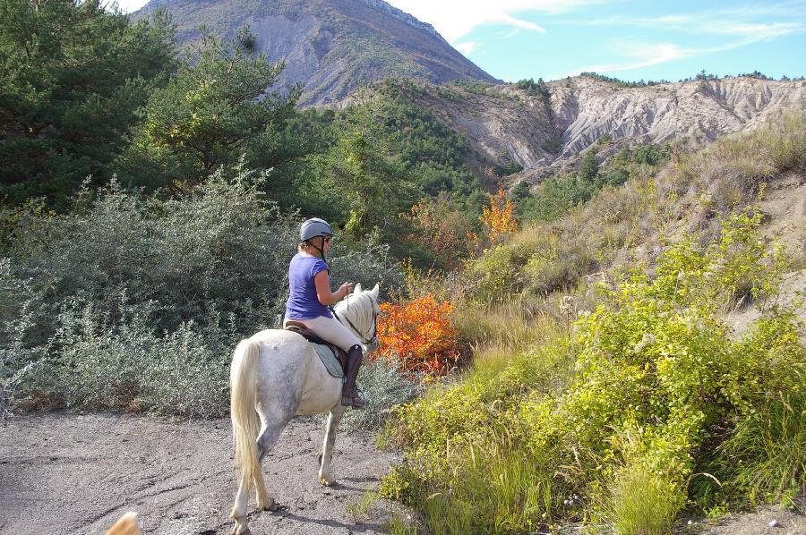 Randonne questre Hautes-Alpes PNR des Baronnies Provenales photo 3