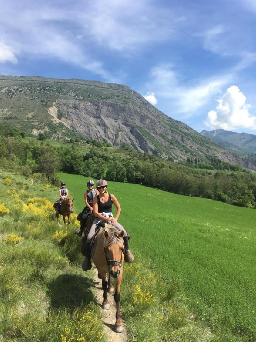 Balade  cheval Hautes-Alpes Pays du Buch photo 2