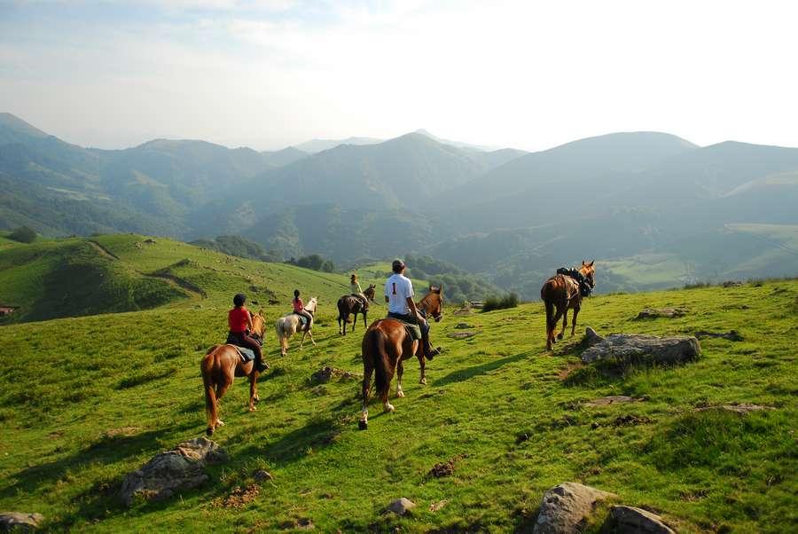 randonnee a cheval pays basque